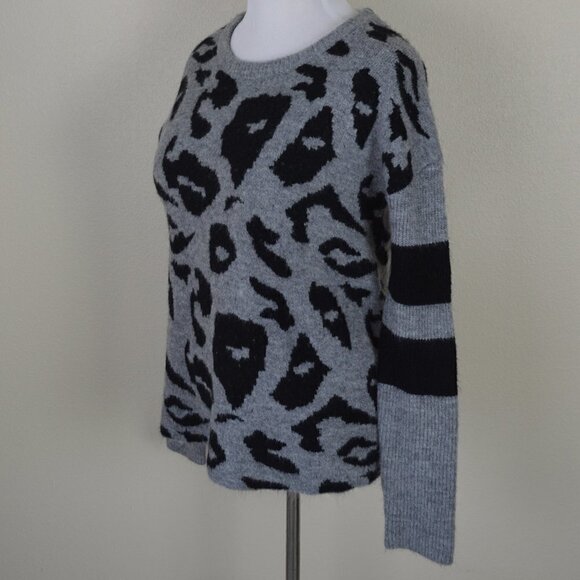 John + Jenn Finn Varsity Leopard Sweater M - Picture 3 of 7